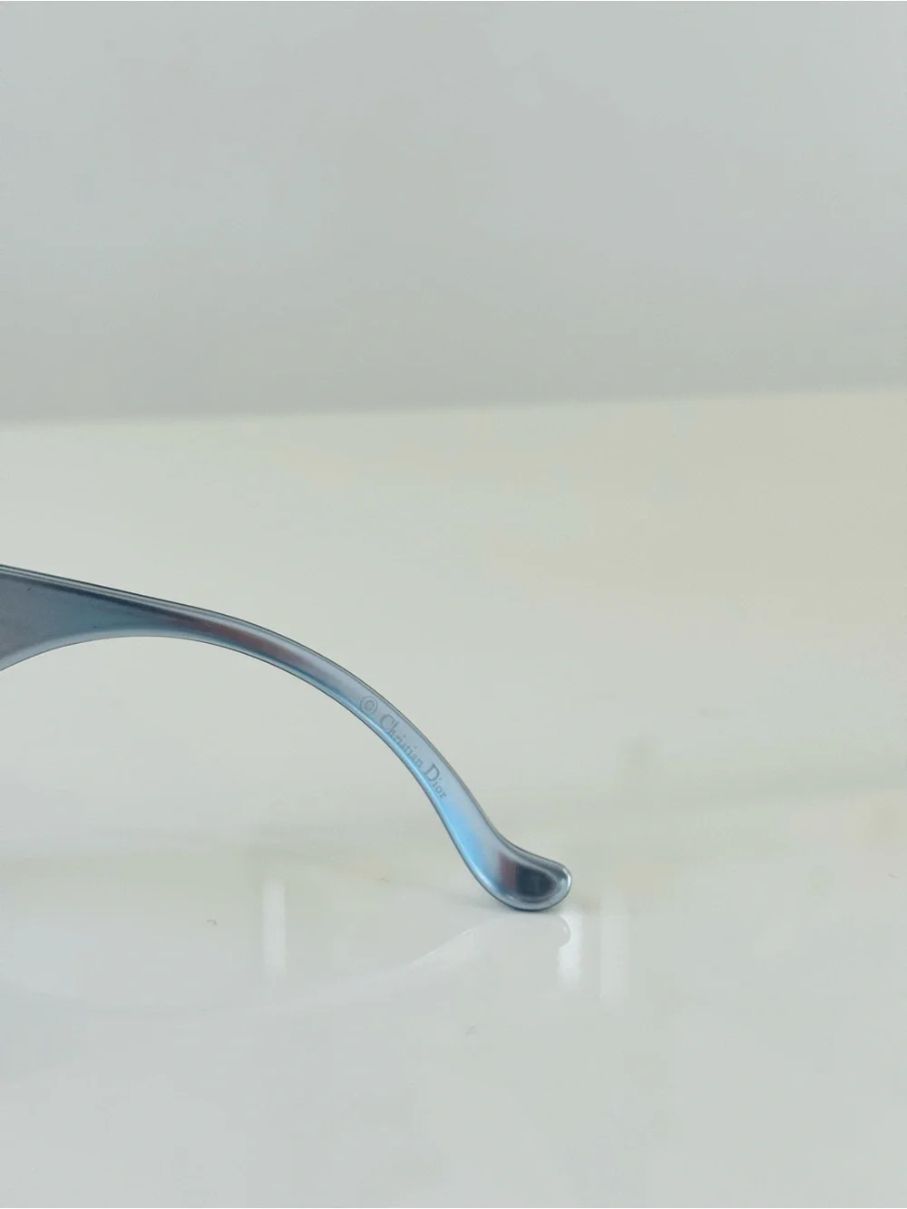 RARE 🦋 VINTAGE DIOR OVERSIZE BLUE RIMLESS SUNGLASSES.✨